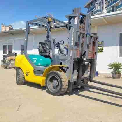 Used Komatsu FD30T forklifts for sale