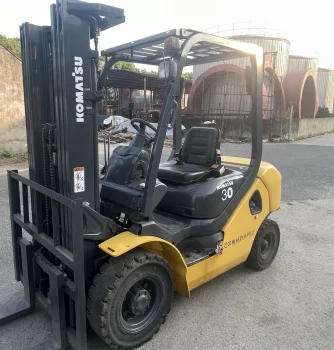 Used komatsu FD30 17 Forklift for sale 3