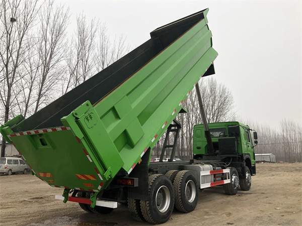 Used HOWO SINOTRUK 375HP Truck for Sale