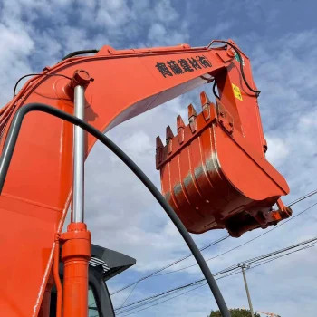 Used Hitachi Zx200 Excavator for sale 4