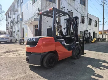 Used Toyota 8fd30 Forklift for sale 4