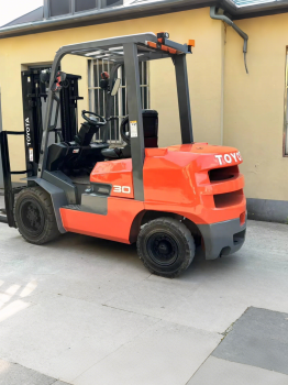 Used TOYOTA-3t Forklift for Sale