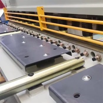 Used CNC Hydraulic Cutting Machine for Sale 2