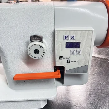 Used Fq 303D Sewing Machine for Sale 3