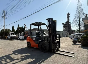 Used TOYOTA 8FD30 Forklift for Sale 1