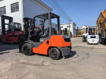 Used TOYOTA 8FD30 Forklift for Sale 2