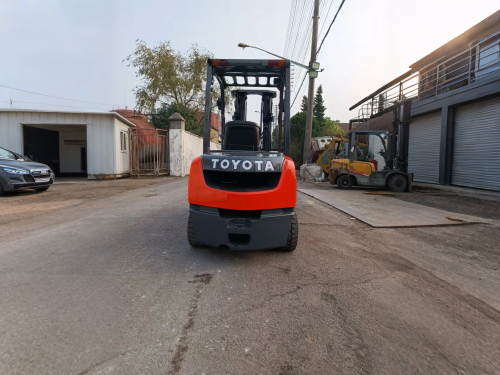 Used TOYOTA 8FD35J Forklift for Sale