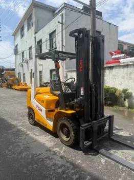Used TCM FD25T6 Diesel Forklift for Sale 1