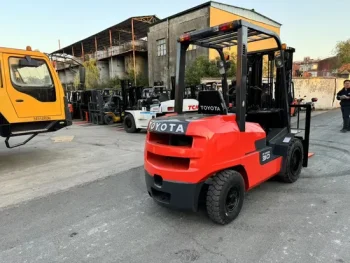 Used TOYOTA FDZN30 Forklift for Sale 1