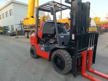 Used TOYOTA FDZN30 Forklift for Sale 2