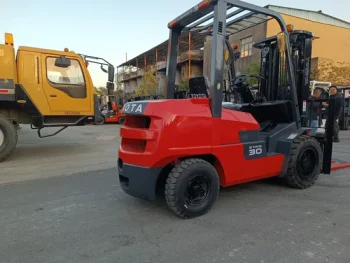 Used TOYOTA FDZN30 Forklift for Sale 4