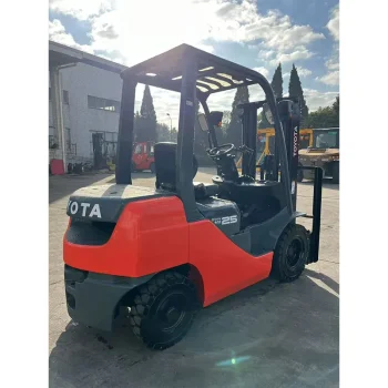 Used Toyota 7FD25 Forklift for Sale 1