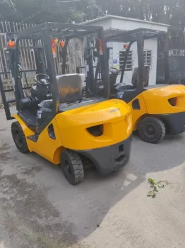Used Komatsu FD30 Forklift for Sale 1