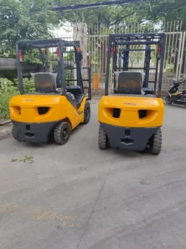 Used Komatsu FD30 Forklift for Sale 3