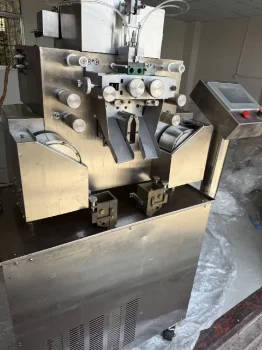 Used DFHS 60 type Soft Capsule Filling Machine for Sale1