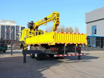 Used Sinotruk Howo 12tons Stick boom crane for Sale1