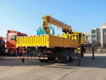 Used Sinotruk Howo 12tons Stick boom crane for Sale3