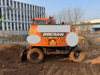 Used Doosan DH150W 7 Wheel Excavator for Sale4