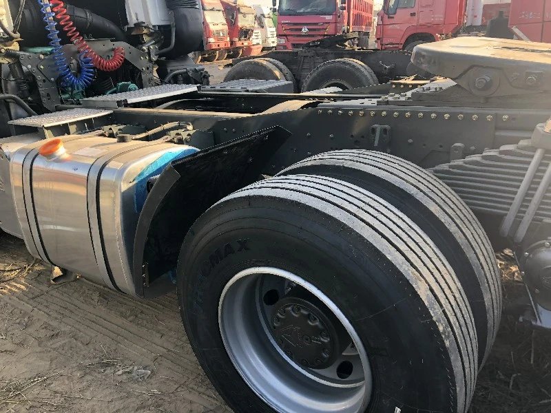 Head Volvo HOWO Hino 6X4 Trailer Used Tractor Truck for Sale