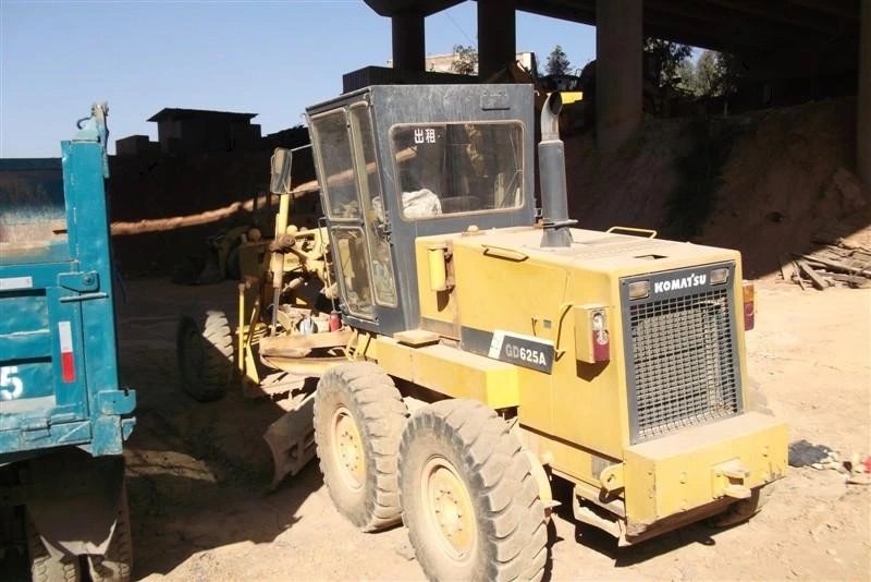 Used Komatsu Gd625 Motor Grader for Sale Cat 140h 14G 140g Grader Available