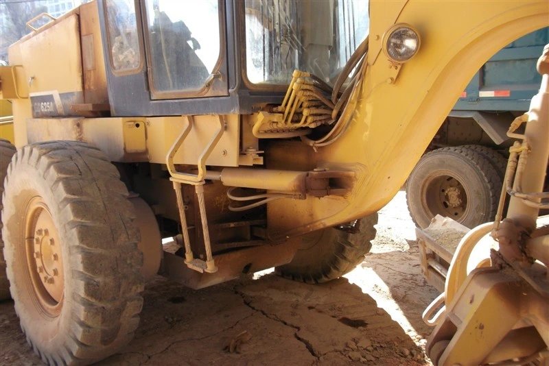 Used Komatsu Gd625 Motor Grader for Sale Cat 140h 14G 140g Grader Available